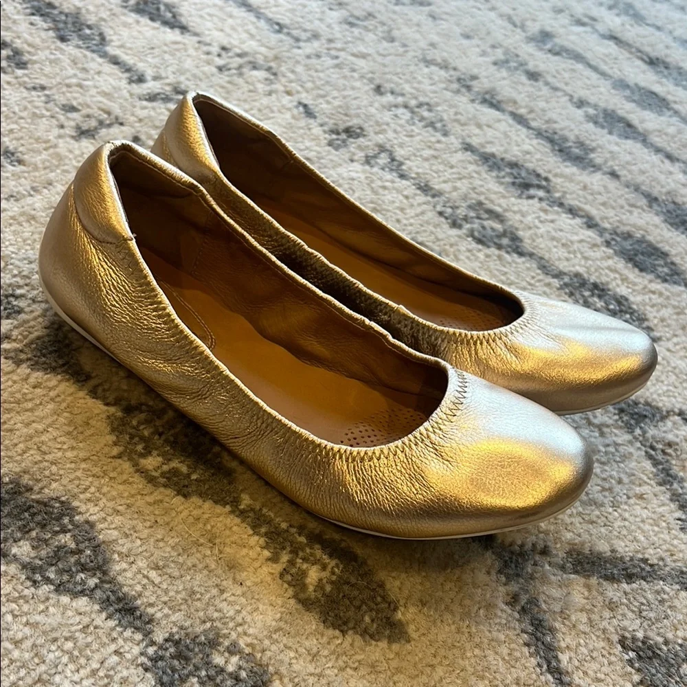 Corso Como Gold Ballet Flats with Metallic Finish - Picture 3 of 5